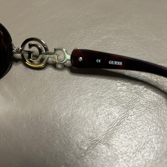 Guess Tortoise Shell Design Sunglasses With Gold Accent “G”.Brighton DB Included - Picture 5 of 6